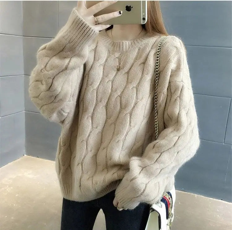 Women's beige twisted cable knit cashmere sweater loose fit O-neck pullover lifestyle outfit