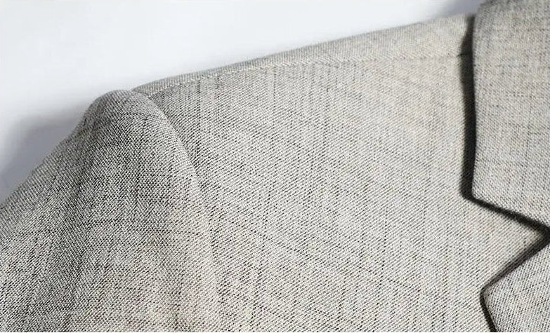 Men's slim fit blazer, light gray cotton-polyester fabric texture and shoulder seam, close-up