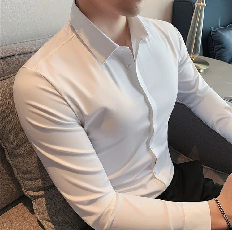 Men's slim fit dress shirt in white broadcloth long sleeve business shirt - side view fabric stretch demonstration