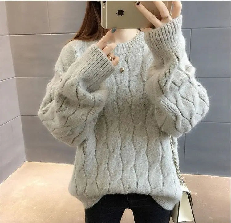 Women's cashmere blend pullover in light gray twisted knit O-neck loose fit sweater - front view