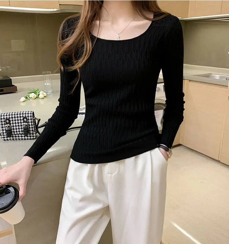 Damen Zopfstrickpullover mit U-Ausschnitt in Schwarz – Outfit-Ansicht