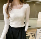 Damen Zopfstrickpullover mit U-Ausschnitt in Weiß – Outfit-Ansicht