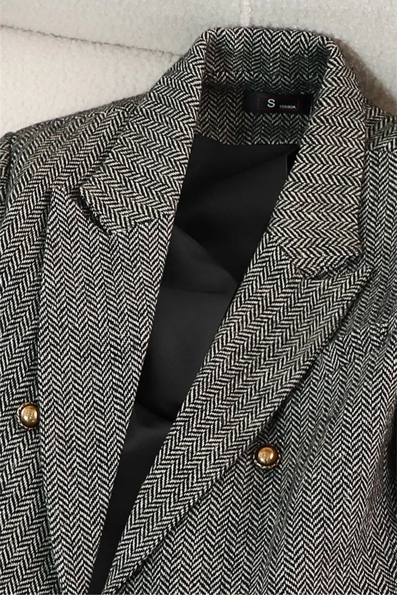 Women's slim fit blazer in gray herringbone tweed with black notch collar lapel and gold buttons - collar closeup detail