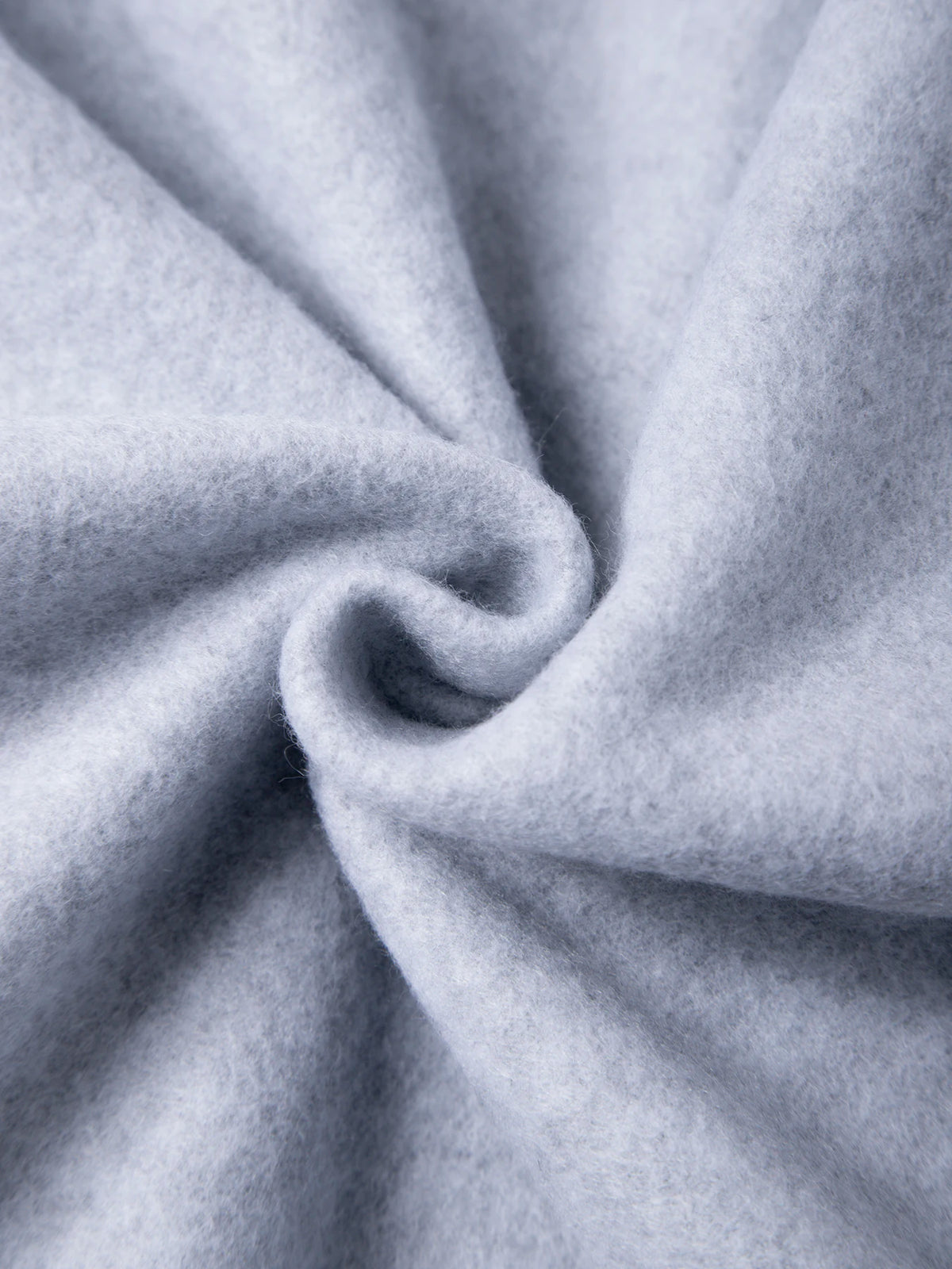 Sweat-shirt à col rond pour homme, couleur gris clair, gros plan sur le tissu brossé