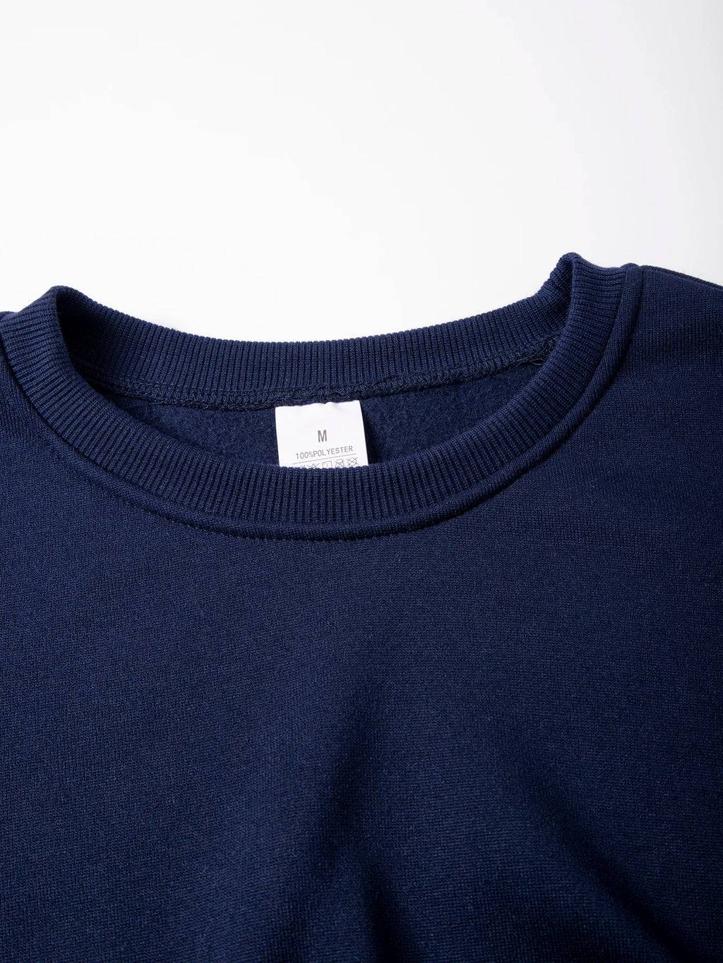 Sweat-shirt à col rond pour homme, couleur bleu marine, détail du col côtelé