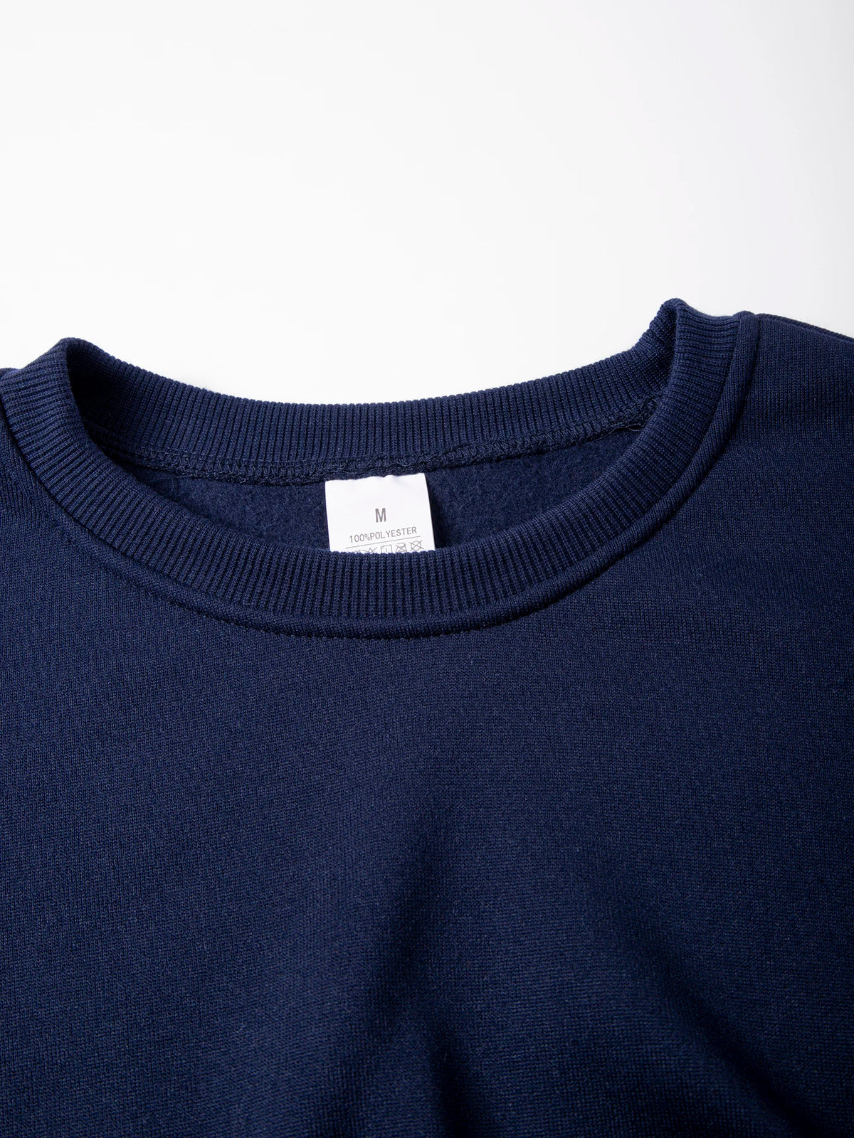 Sweat-shirt à col rond pour homme, couleur bleu marine, détail du col côtelé