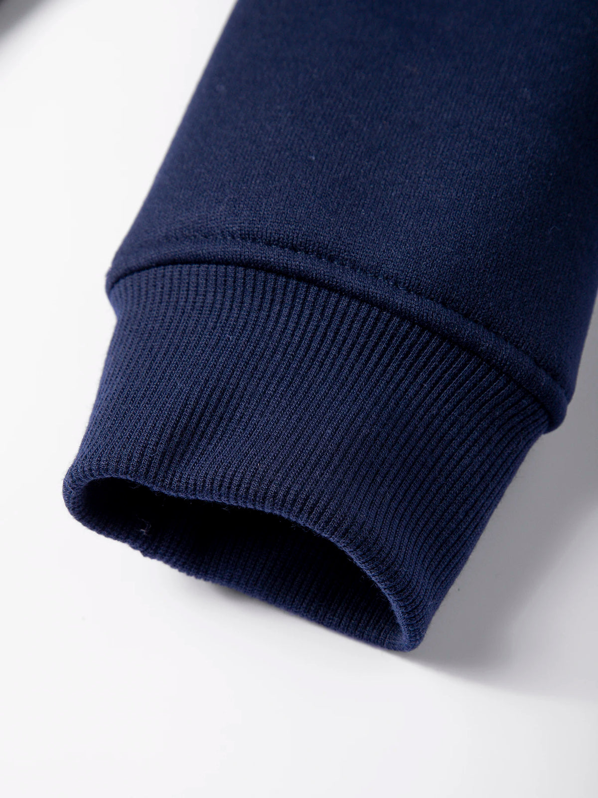 Sweat-shirt à col rond pour homme, couleur bleu marine, détail des poignets côtelés