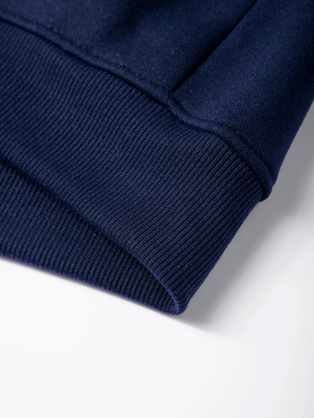 Sweat-shirt à col rond pour homme, couleur bleu marine, détail de l’ourlet côtelé